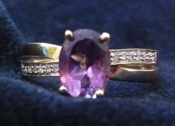 Amethyst Goldring mit Diamanten GR002